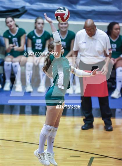 Thumbnail 2 in Foster vs. Stratford (UIL 6A D2 Girls Volleyball  Area) photogallery.