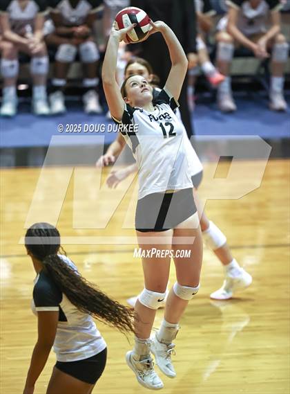 Thumbnail 2 in Foster vs. Stratford (UIL Volleyball 6A D2 Area) photogallery.
