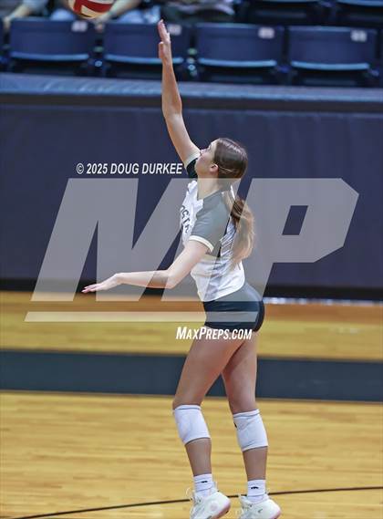 Thumbnail 2 in Foster vs. Stratford (UIL 6A D2 Girls Volleyball  Area) photogallery.
