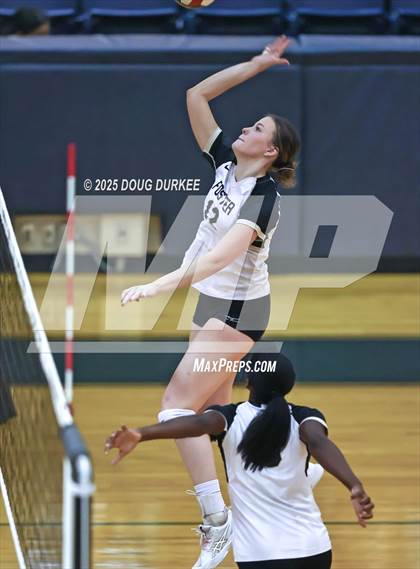 Thumbnail 2 in Foster vs. Stratford (UIL Volleyball 6A D2 Area) photogallery.