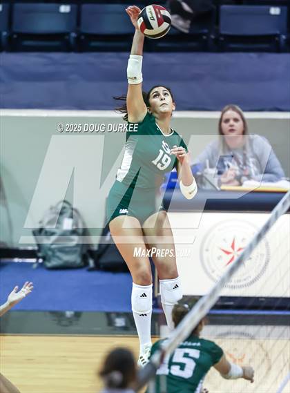 Thumbnail 3 in Foster vs. Stratford (UIL 6A D2 Girls Volleyball  Area) photogallery.