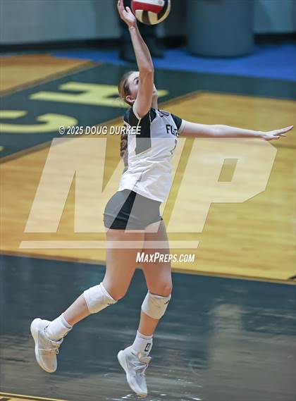 Thumbnail 3 in Foster vs. Stratford (UIL 6A D2 Girls Volleyball  Area) photogallery.