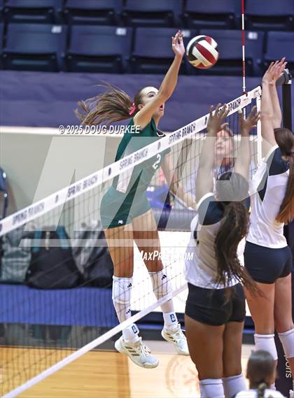 Thumbnail 2 in Foster vs. Stratford (UIL 6A D2 Girls Volleyball  Area) photogallery.