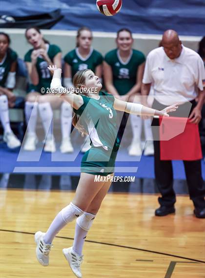 Thumbnail 1 in Foster vs. Stratford (UIL Volleyball 6A D2 Area) photogallery.