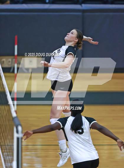 Thumbnail 1 in Foster vs. Stratford (UIL 6A D2 Girls Volleyball  Area) photogallery.