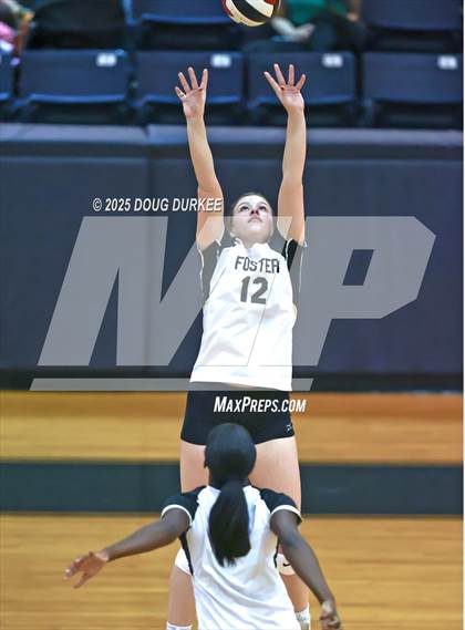 Thumbnail 3 in Foster vs. Stratford (UIL Volleyball 6A D2 Area) photogallery.