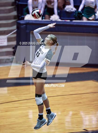Thumbnail 2 in Foster vs. Stratford (UIL Volleyball 6A D2 Area) photogallery.