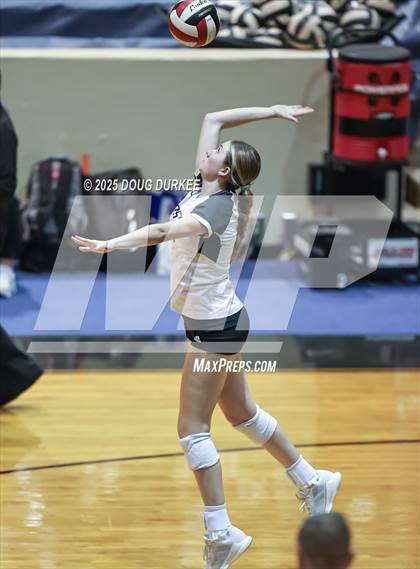 Thumbnail 3 in Foster vs. Stratford (UIL Volleyball 6A D2 Area) photogallery.