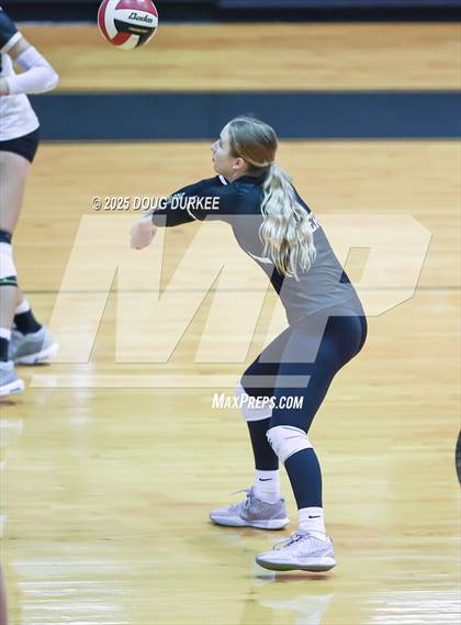 Thumbnail 2 in Foster vs. Stratford (UIL 6A D2 Girls Volleyball  Area) photogallery.