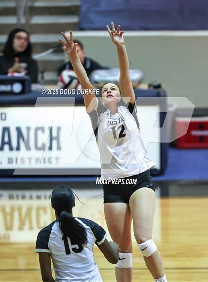 Thumbnail 2 in Foster vs. Stratford (UIL 6A D2 Girls Volleyball  Area) photogallery.