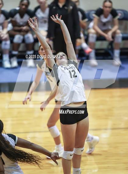 Thumbnail 3 in Foster vs. Stratford (UIL 6A D2 Girls Volleyball  Area) photogallery.
