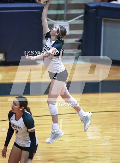Thumbnail 3 in Foster vs. Stratford (UIL 6A D2 Girls Volleyball  Area) photogallery.