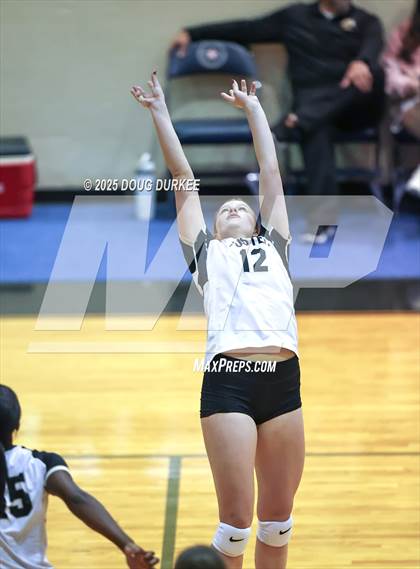 Thumbnail 1 in Foster vs. Stratford (UIL 6A D2 Girls Volleyball  Area) photogallery.