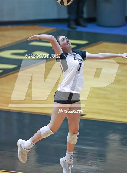 Thumbnail 2 in Foster vs. Stratford (UIL 6A D2 Girls Volleyball  Area) photogallery.