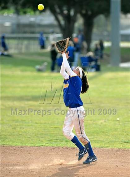 Thumbnail 2 in California vs. Valencia (Michelle Carew Classic) photogallery.