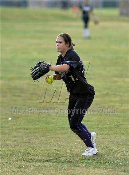 Thumbnail 2 in California vs. Valencia (Michelle Carew Classic) photogallery.