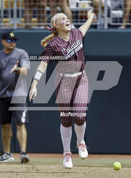 Thumbnail 1 in Andrews vs. Calallen (UIL Softball 4A D1 Final) photogallery.