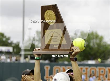 Thumbnail 1 in Andrews vs. Calallen (UIL Softball 4A D1 Final) photogallery.