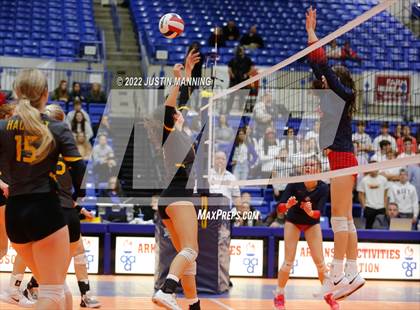 Thumbnail 2 in Baptist Prep vs. Hackett (AAA 3A State Final) photogallery.