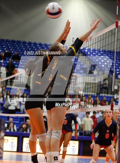 Thumbnail 2 in Baptist Prep vs. Hackett (AAA 3A State Final) photogallery.