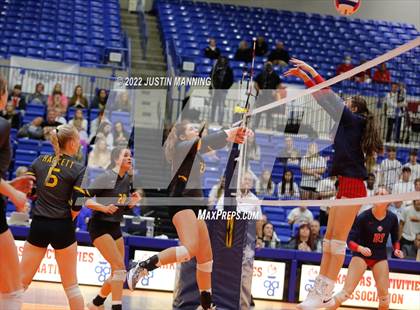 Thumbnail 1 in Baptist Prep vs. Hackett (AAA 3A State Final) photogallery.