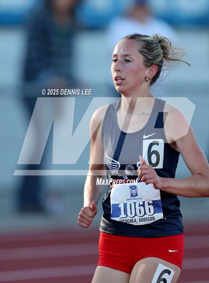 Thumbnail 1 in Halden Invitational - 800 Meter photogallery.
