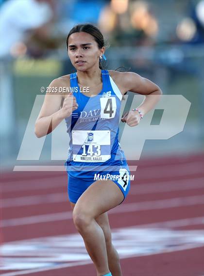 Thumbnail 1 in Halden Invitational - 800 Meter photogallery.