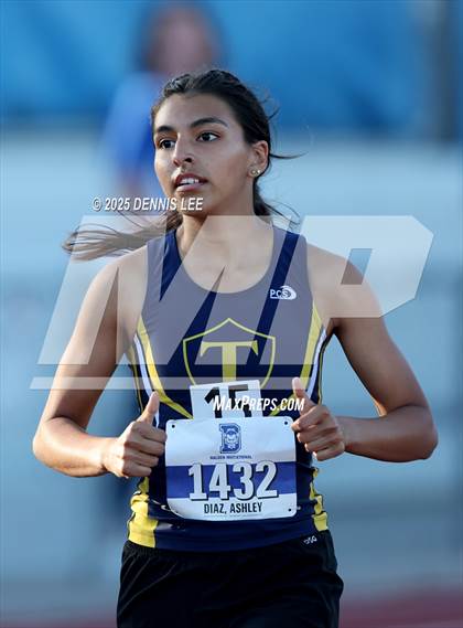 Thumbnail 2 in Halden Invitational - 800 Meter photogallery.