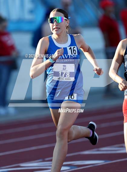 Thumbnail 2 in Halden Invitational - 800 Meter photogallery.
