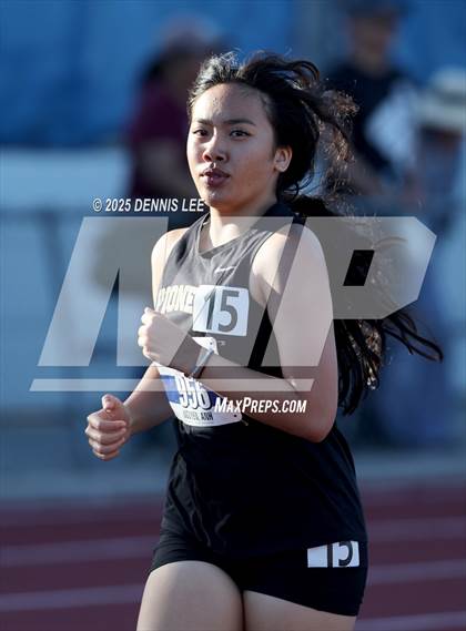 Thumbnail 2 in Halden Invitational - 800 Meter photogallery.