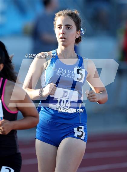 Thumbnail 2 in Halden Invitational - 800 Meter photogallery.