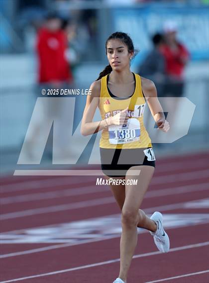 Thumbnail 1 in Halden Invitational - 800 Meter photogallery.