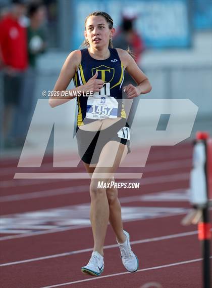Thumbnail 1 in Halden Invitational - 800 Meter photogallery.