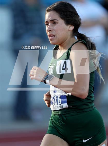 Thumbnail 2 in Halden Invitational - 800 Meter photogallery.