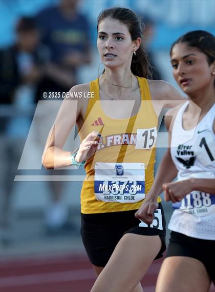 Thumbnail 2 in Halden Invitational - 800 Meter photogallery.