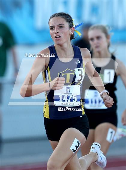 Thumbnail 3 in Halden Invitational - 800 Meter photogallery.