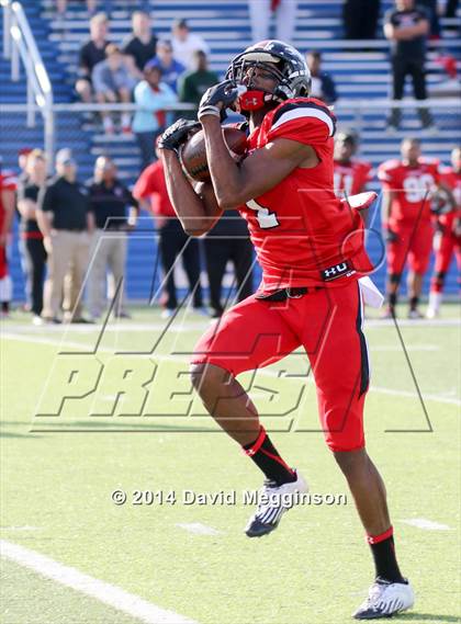 Thumbnail 1 in Cedar Hill vs. Westfield (UIL 6A Division 2 Semifinal) photogallery.