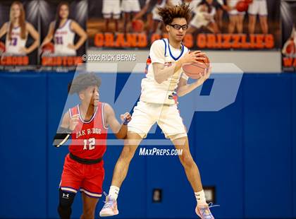 Thumbnail 3 in Grand Oaks vs Oak Ridge photogallery.