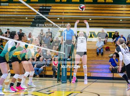 Thumbnail 3 in Oak Park @ Moorpark photogallery.