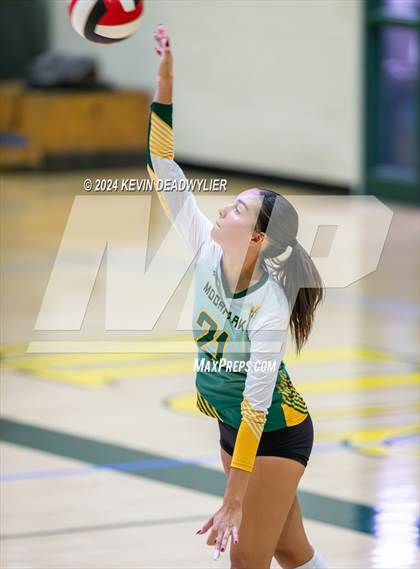 Thumbnail 2 in Oak Park @ Moorpark photogallery.