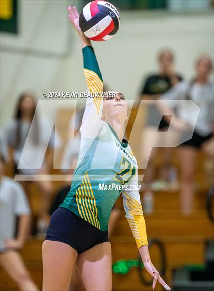 Thumbnail 2 in Oak Park @ Moorpark photogallery.