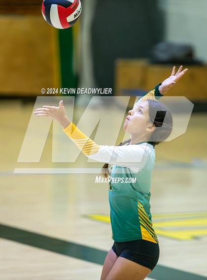 Thumbnail 3 in Oak Park @ Moorpark photogallery.