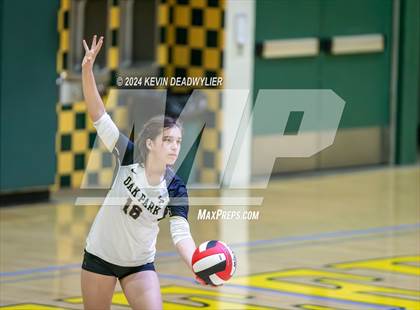 Thumbnail 2 in Oak Park @ Moorpark photogallery.