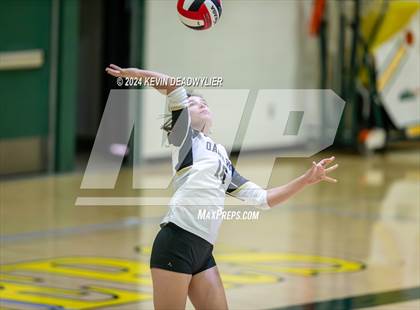 Thumbnail 3 in Oak Park @ Moorpark photogallery.