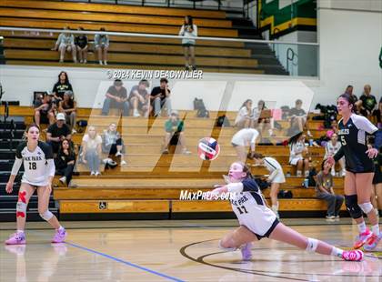 Thumbnail 1 in Oak Park @ Moorpark photogallery.