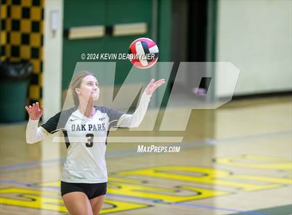 Thumbnail 3 in Oak Park @ Moorpark photogallery.