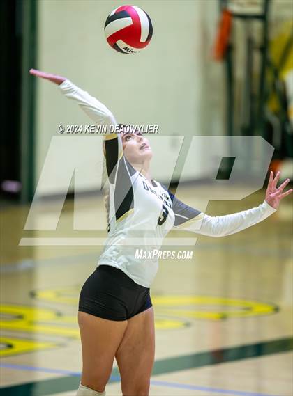 Thumbnail 2 in Oak Park @ Moorpark photogallery.