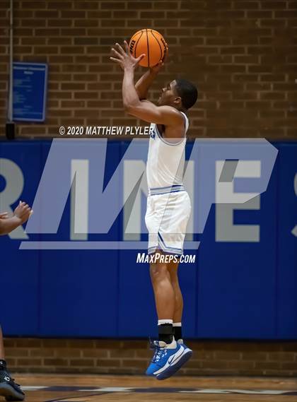 Thumbnail 3 in Western Alamance vs. Westover (NCHSAA 3A Second Round) photogallery.