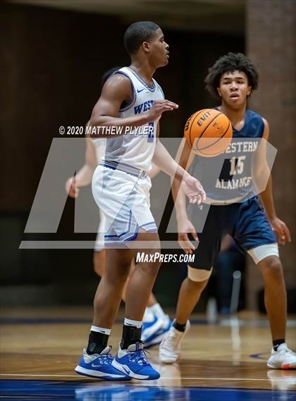 Thumbnail 2 in Western Alamance vs. Westover (NCHSAA 3A Second Round) photogallery.