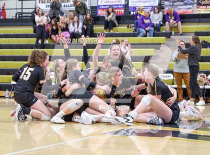 Thumbnail 3 in St. Teresa's Academy vs. Lee's Summit West (MSHSAA Class 5 District Championship) photogallery.
